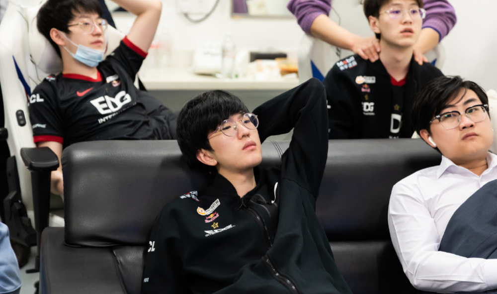 包含瑞士队教练压力巨大！，Scout遭遇十二持续失利气势如虹延续的词条