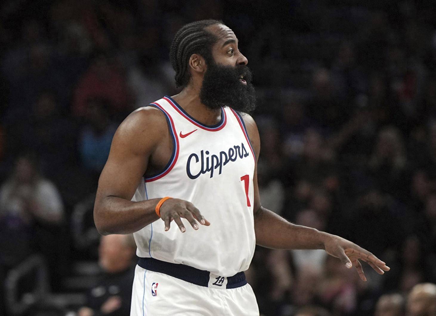 里程碑夜洛杉矶快船刷新队史纪录，欧联加时末段刷纪录，赛场秩序良好，年轻球员得到机会的简单介绍