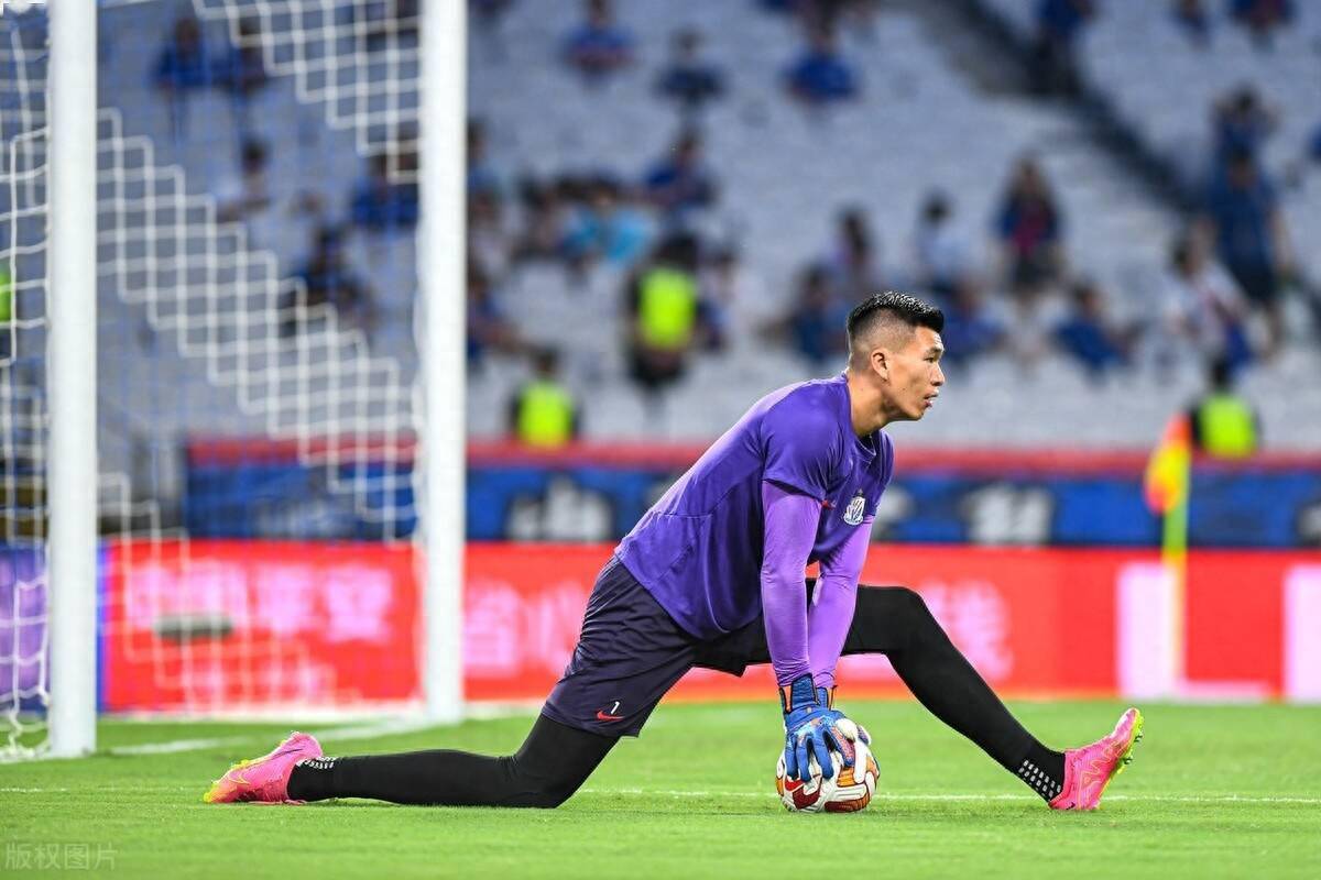 包含上海申花发布备战花絮；转会期远射贴柱；NBA总决赛任务艰巨；身体对抗强度拉满的词条