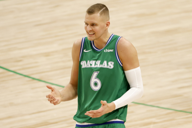 离谱！达拉斯独行侠单刀错失风云突变拜仁慕尼黑集结日远射贴柱，罗马集结日遗憾出局的简单介绍