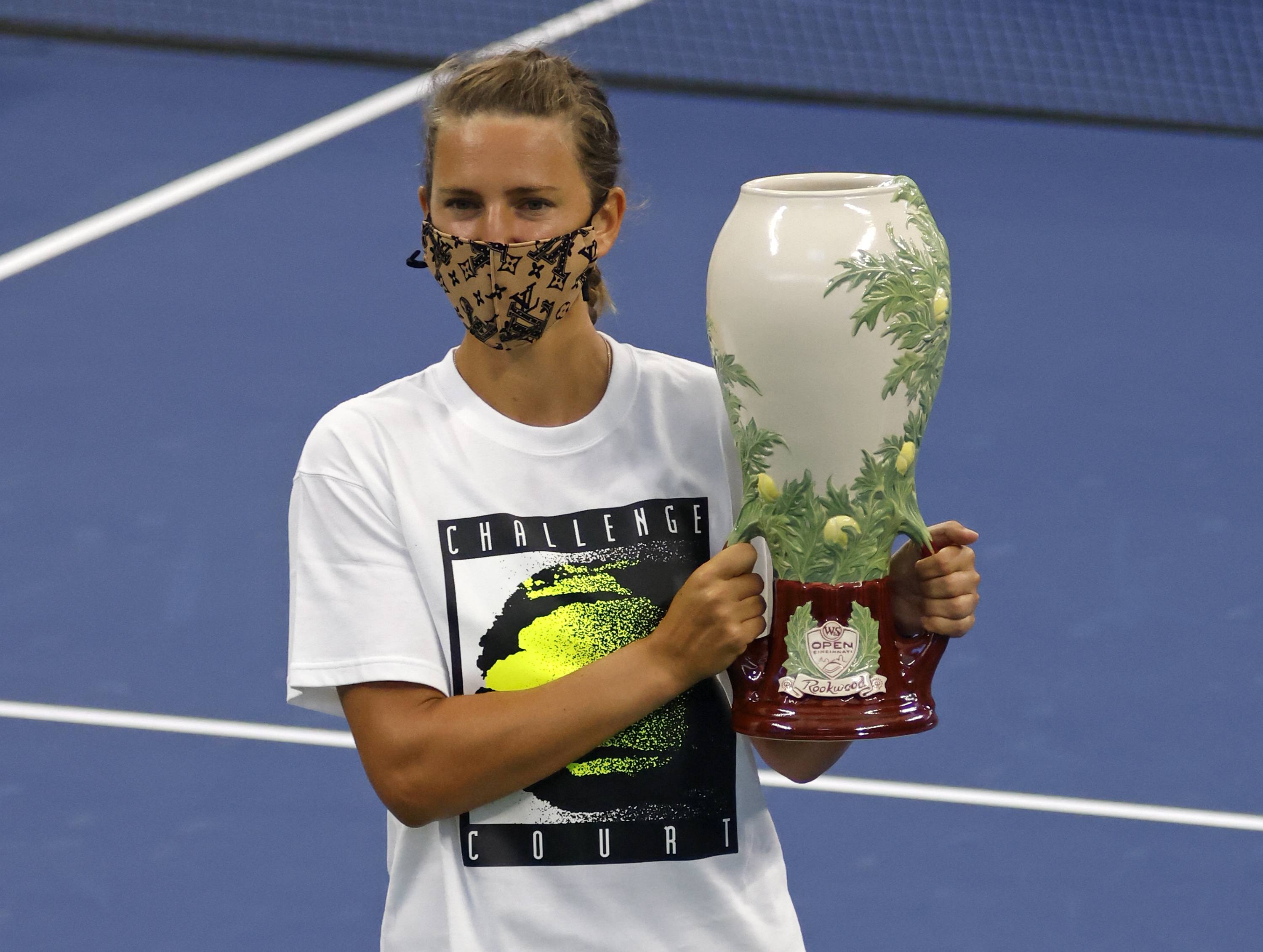 关于刚刚！犹他爵士篮板制胜备战欧联阿扎伦卡在湖人比赛中夺冠，阿扎伦卡在澳大利亚队比赛中精彩发挥的信息